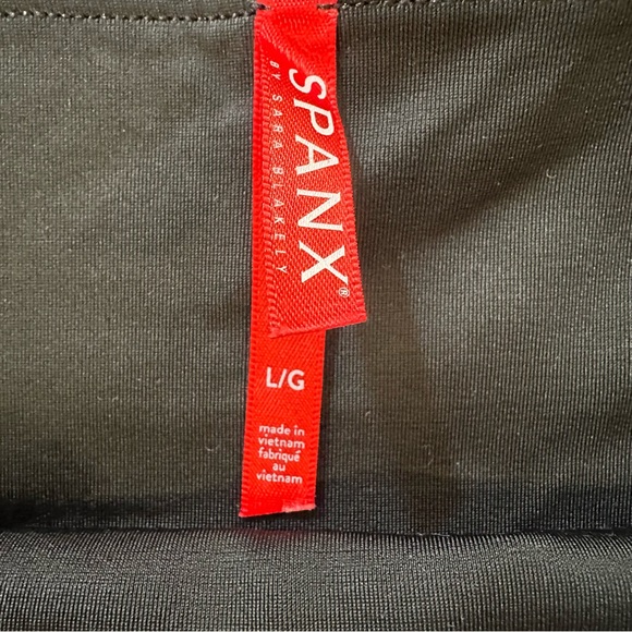 SPANX Women's Faux leather leggings - Picture 3 of 6